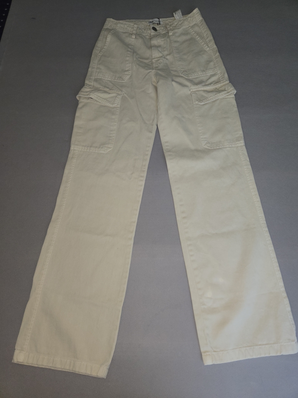 Wide-Leg Cargo Pants in Cream by
